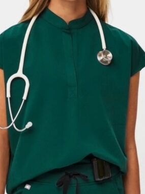 FIGS Forest Green Scrub Set – Rafaela™ Oversized Top + Zamora™ Jogger Pants | XL